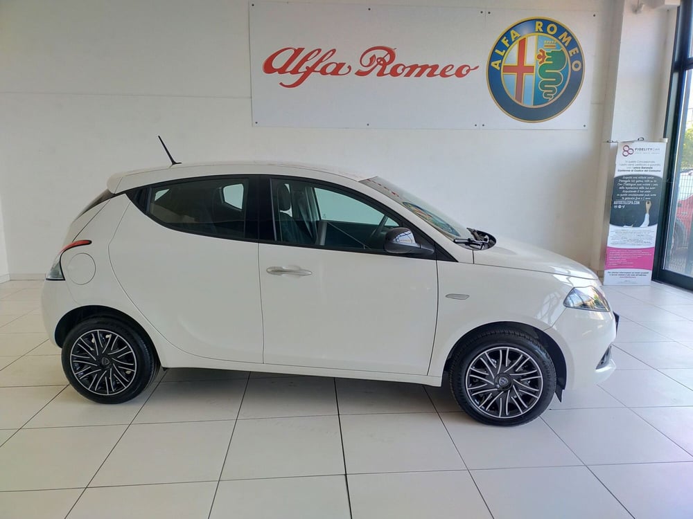 Lancia Ypsilon nuova a Reggio Emilia (4)