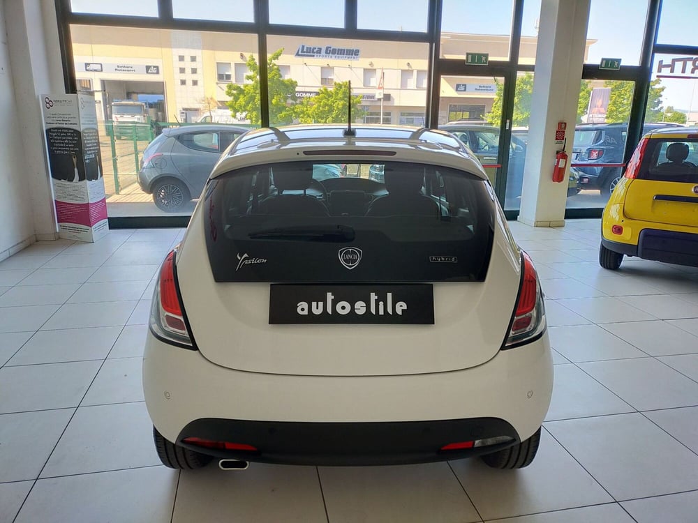 Lancia Ypsilon nuova a Reggio Emilia (5)