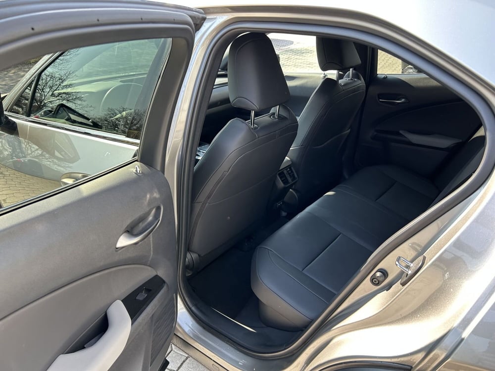 Lexus UX usata a Bologna (12)