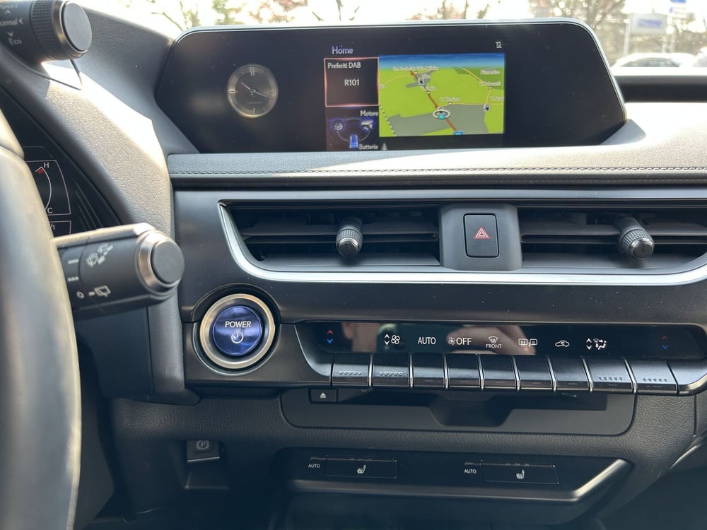 Lexus UX usata a Bologna (13)