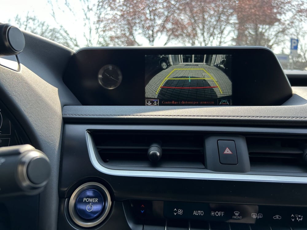 Lexus UX usata a Bologna (14)