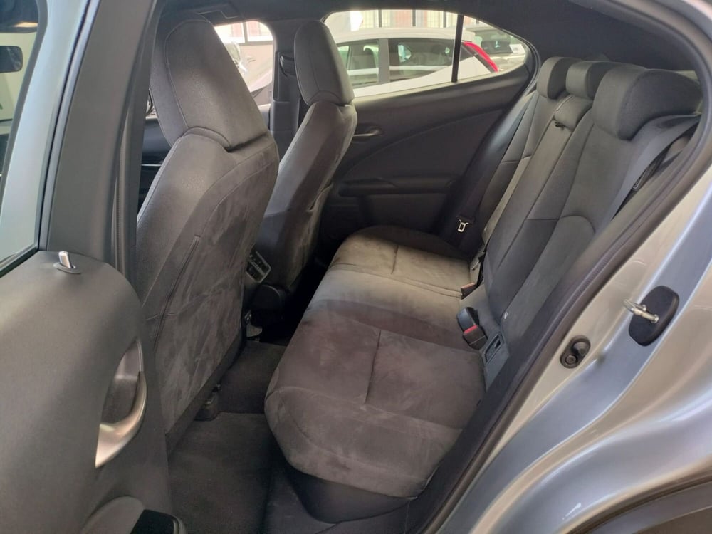 Lexus UX usata a Modena (14)
