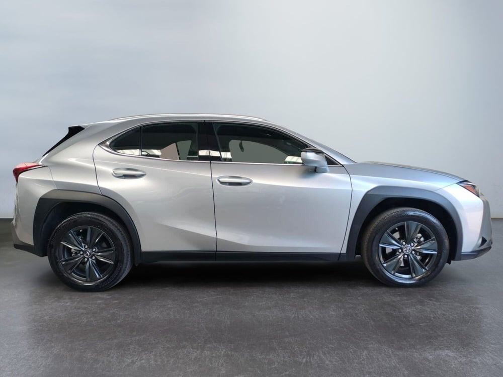 Lexus UX usata a Modena (4)