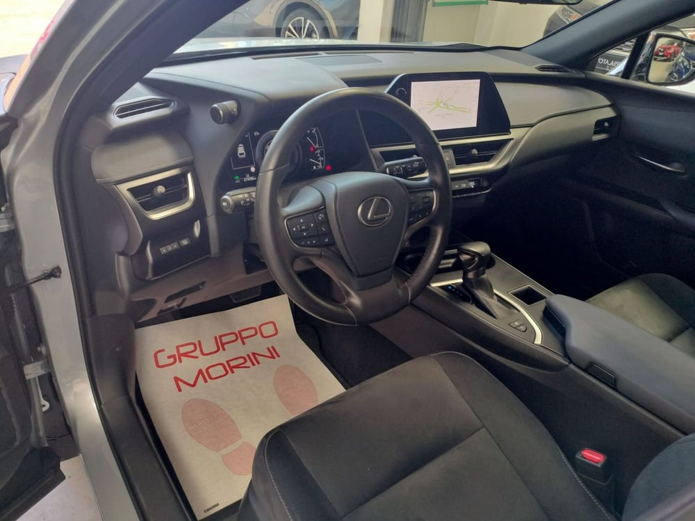 Lexus UX usata a Modena (9)