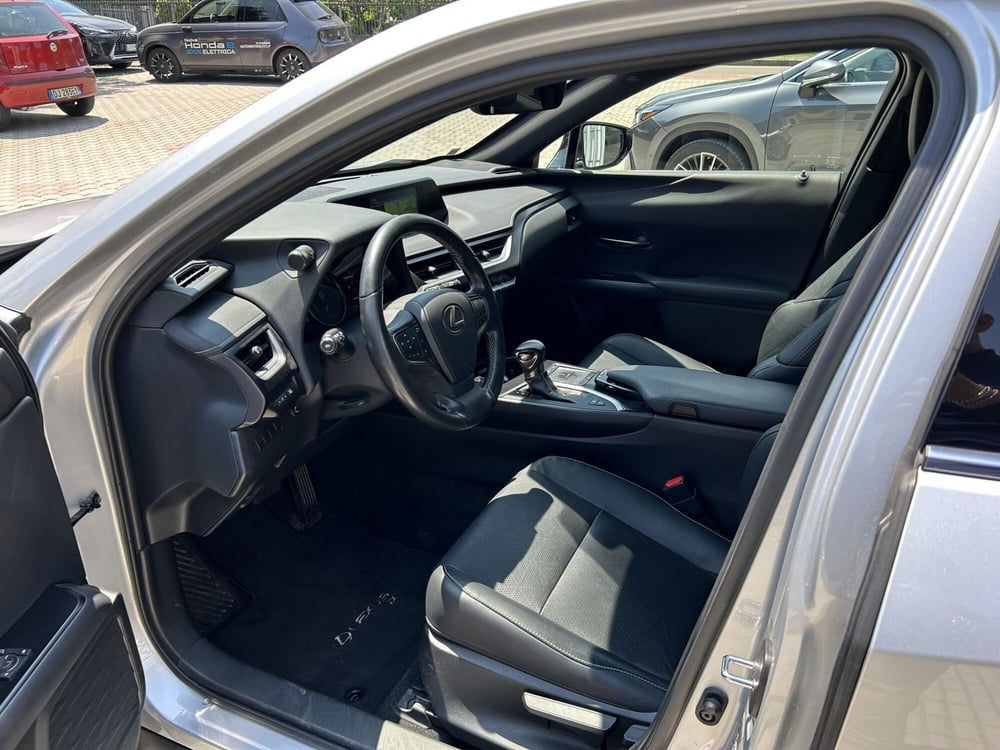 Lexus UX usata a Bologna (10)