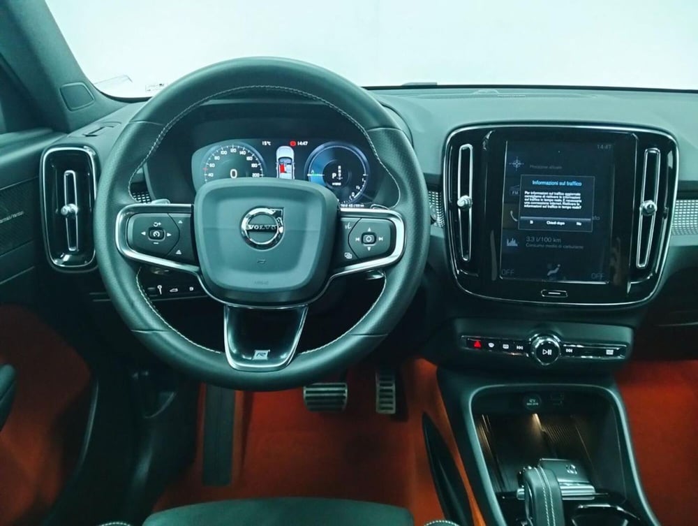Volvo XC40 usata a Como (11)