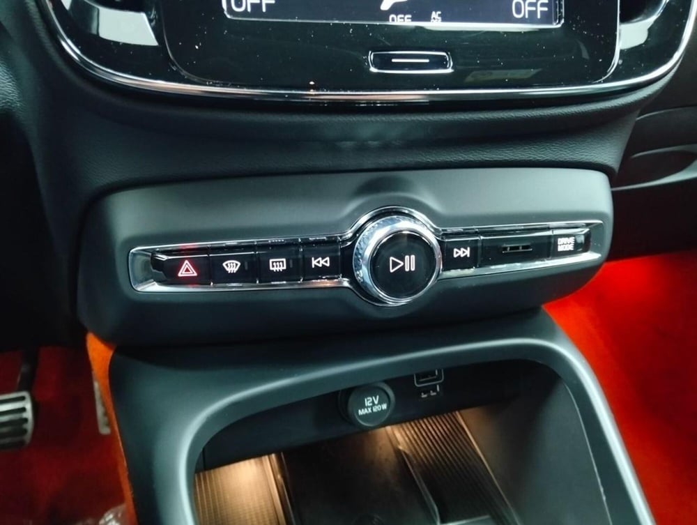 Volvo XC40 usata a Como (19)