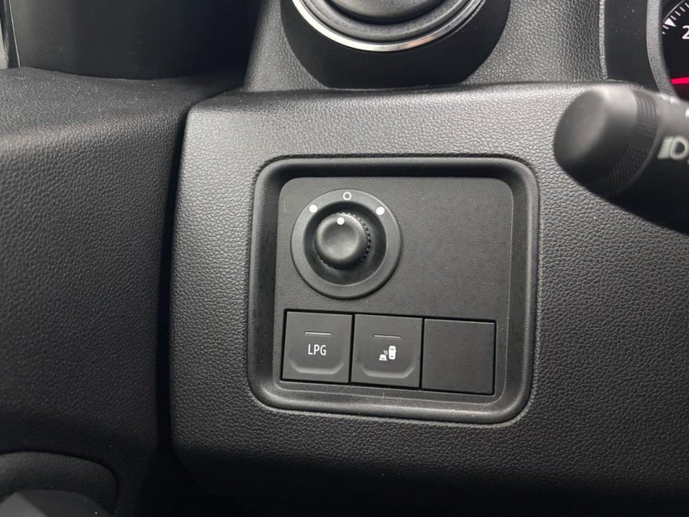 Dacia Duster usata a Como (12)