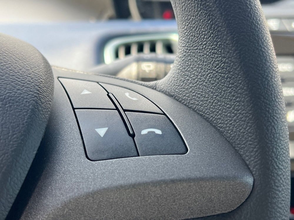Lancia Ypsilon nuova a Pescara (12)