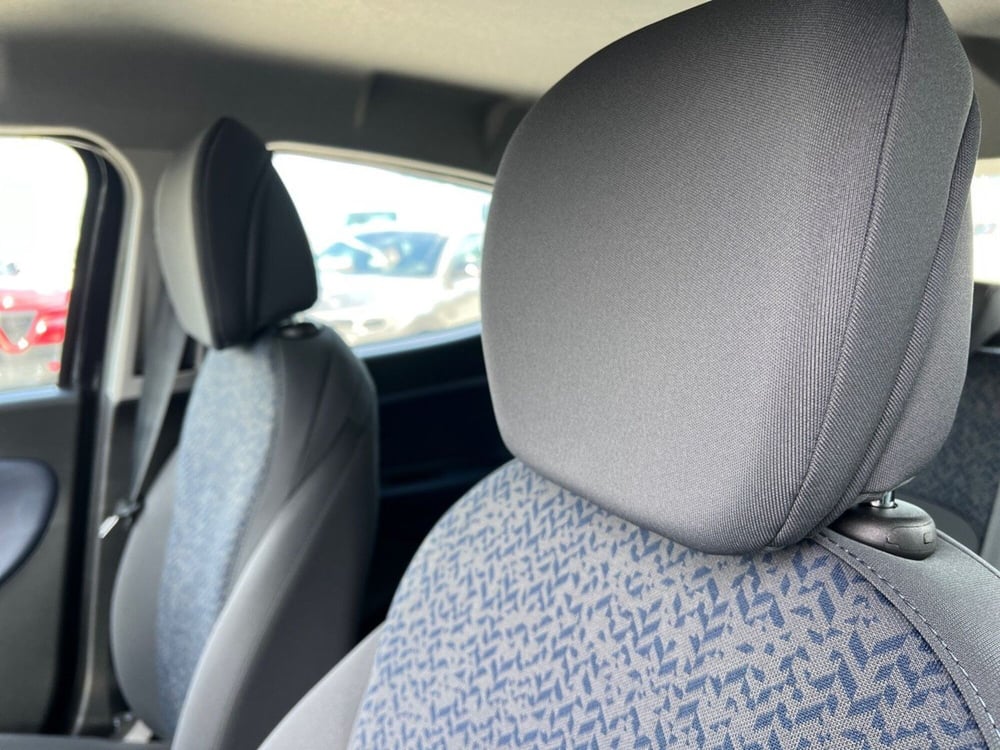 Lancia Ypsilon nuova a Pescara (15)