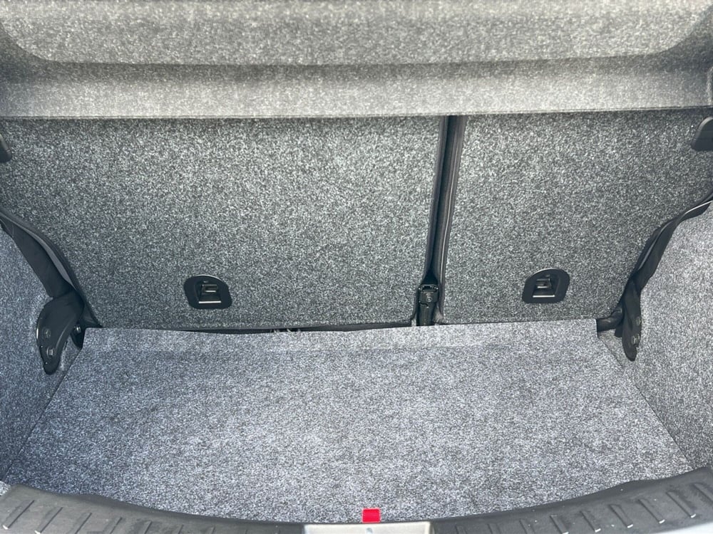 Lancia Ypsilon nuova a Pescara (16)