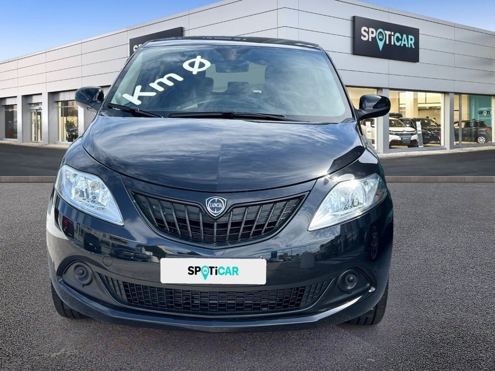 Lancia Ypsilon nuova a Pescara (2)