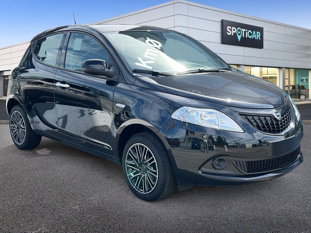 Lancia Ypsilon nuova a Pescara (3)