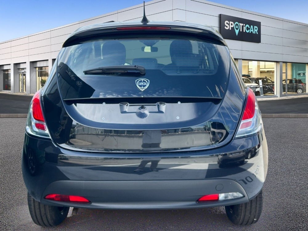 Lancia Ypsilon nuova a Pescara (6)