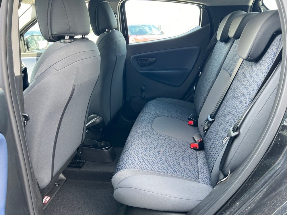 Lancia Ypsilon nuova a Pescara (9)