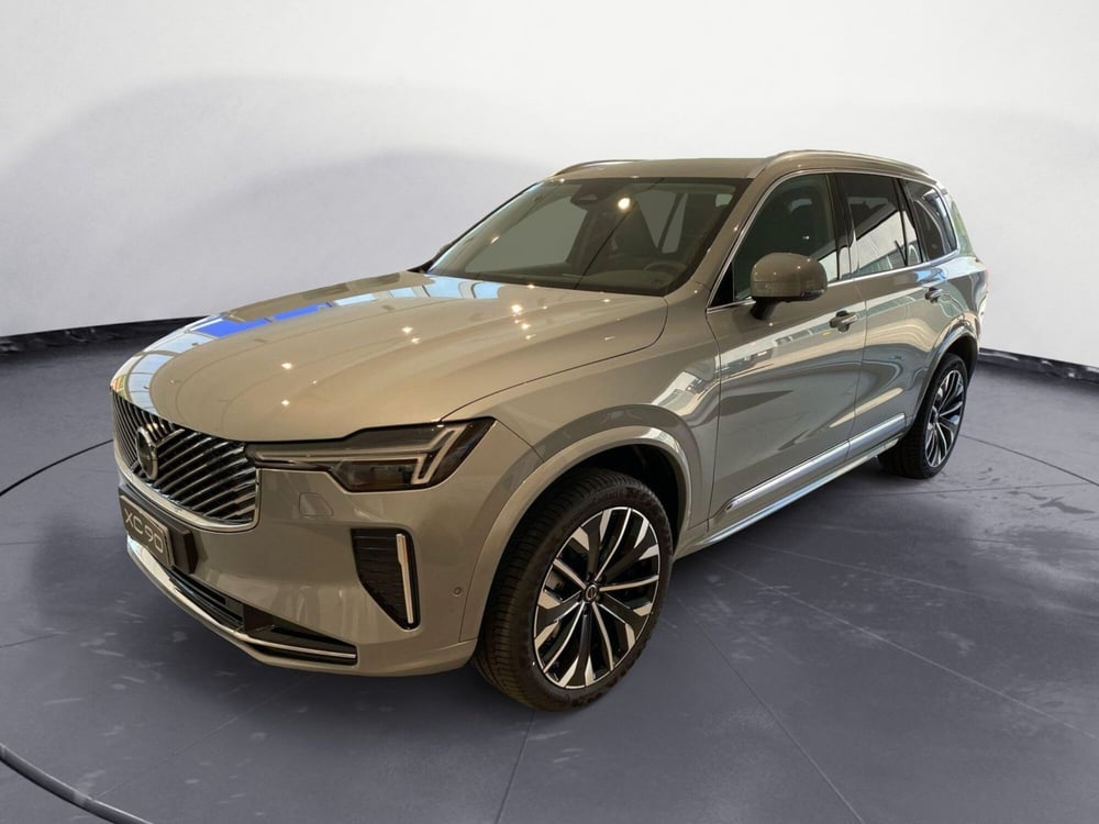 Volvo XC90 nuova a Como