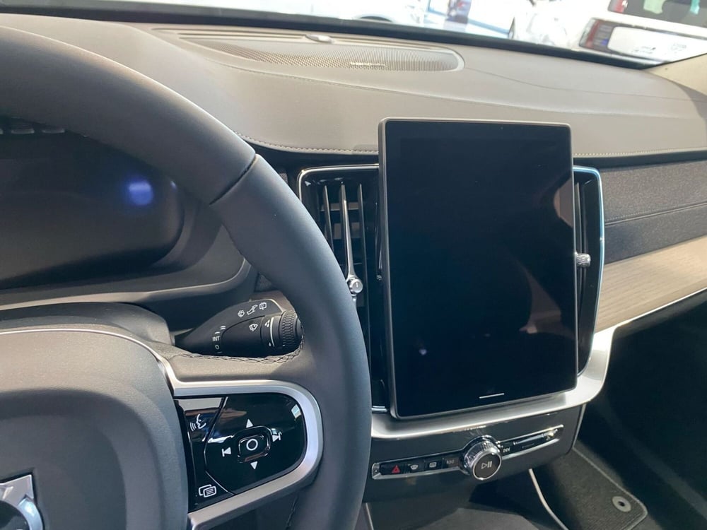 Volvo XC90 nuova a Como (10)