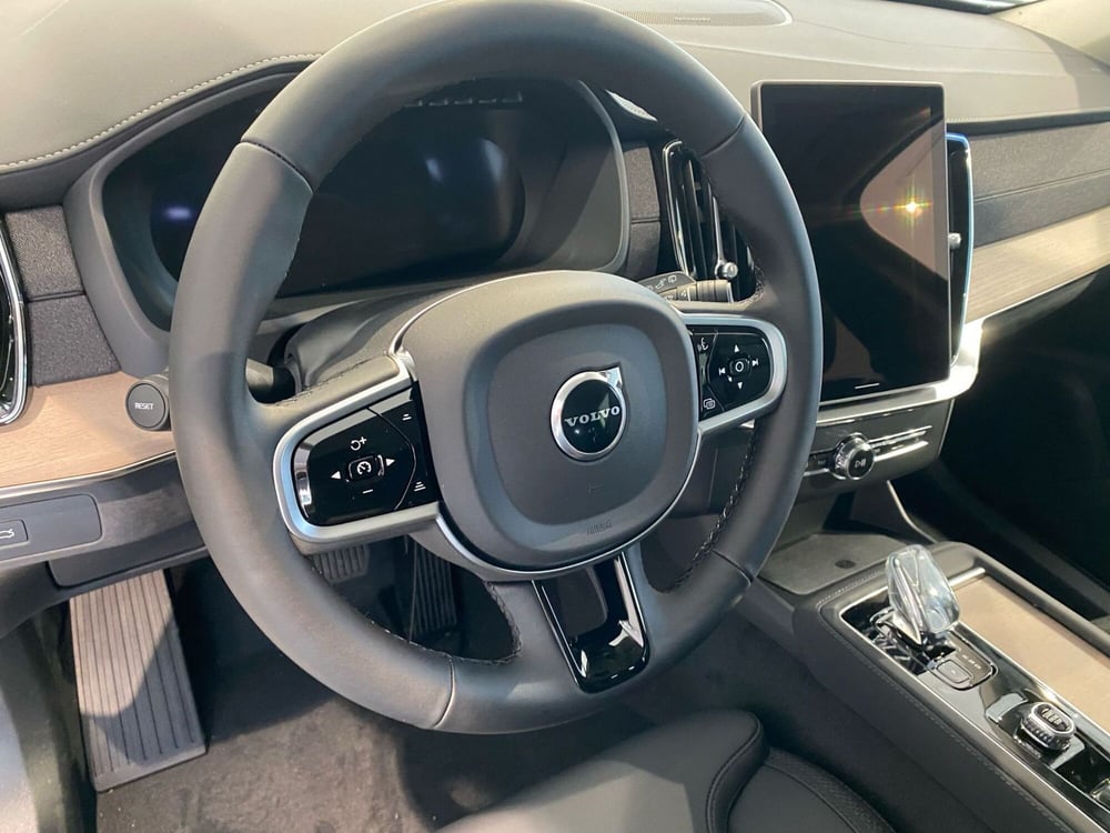 Volvo XC90 nuova a Como (11)