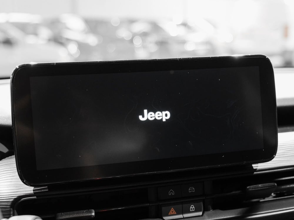 Jeep Avenger nuova a Prato (7)