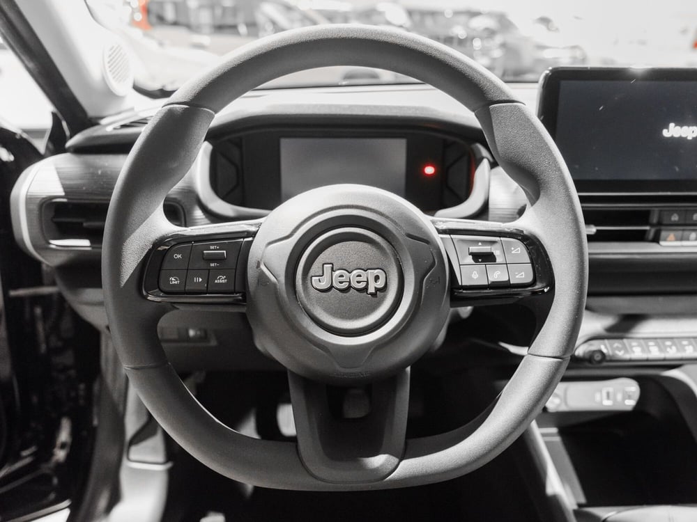 Jeep Avenger nuova a Prato (9)