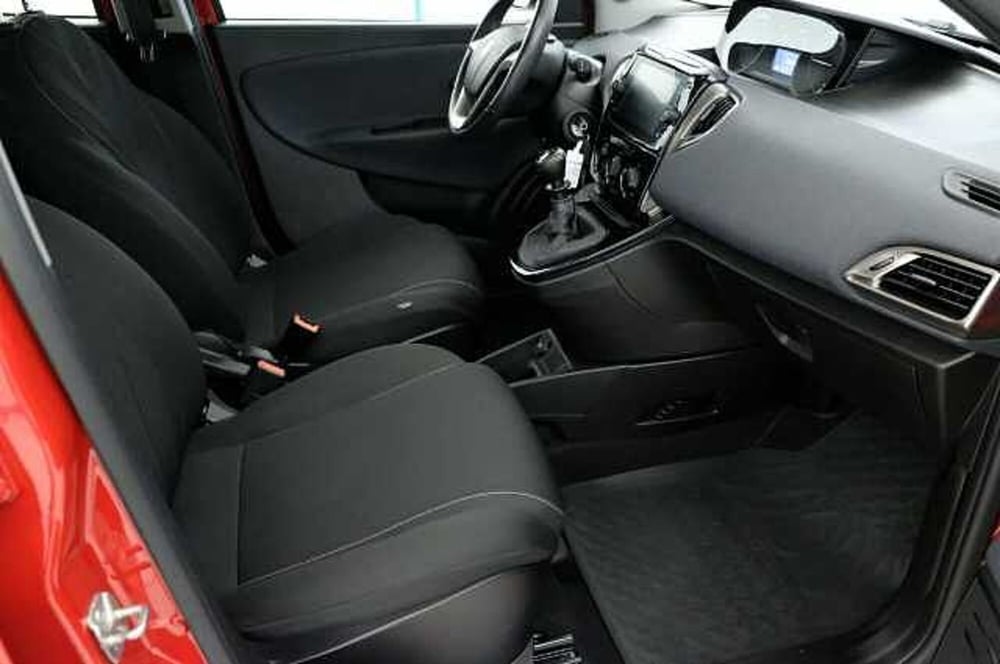 Lancia Ypsilon usata a Mantova (3)