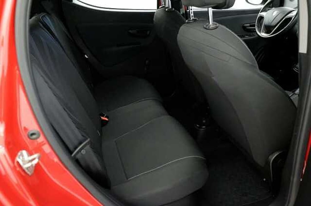 Lancia Ypsilon usata a Mantova (4)