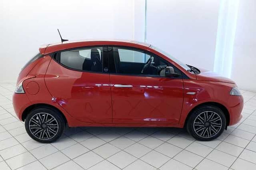 Lancia Ypsilon usata a Mantova (6)
