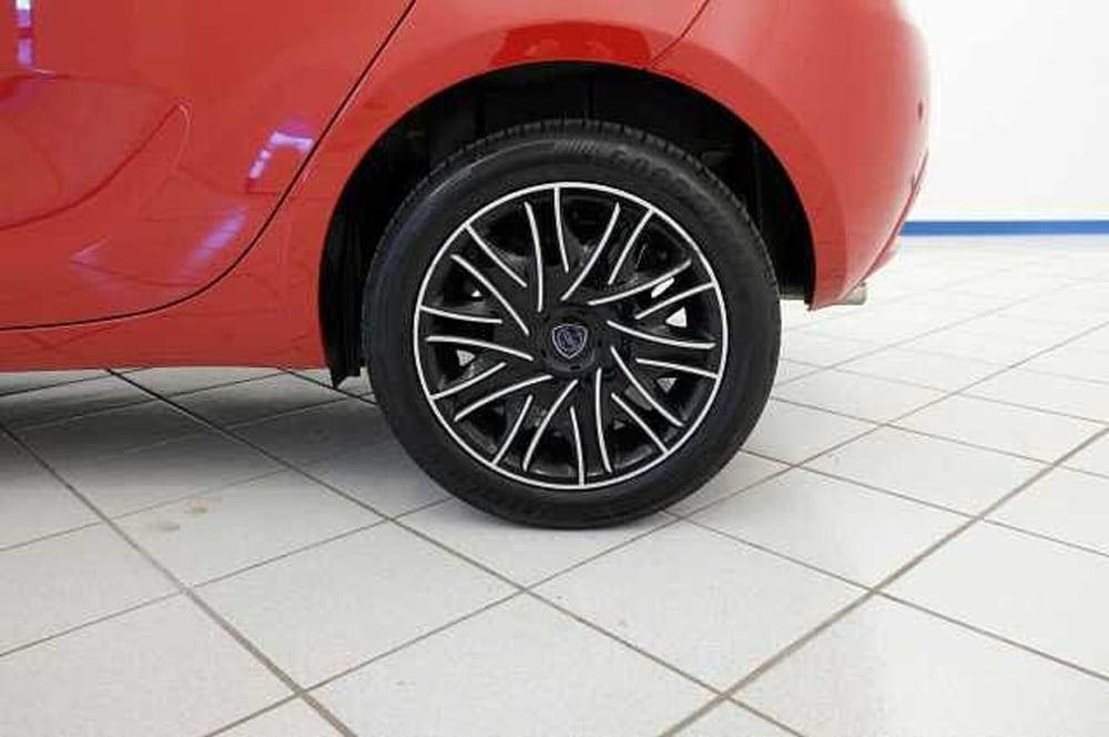 Lancia Ypsilon usata a Mantova (9)