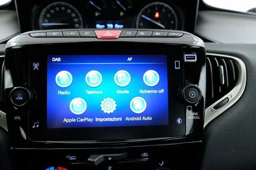 Lancia Ypsilon usata a Mantova (10)