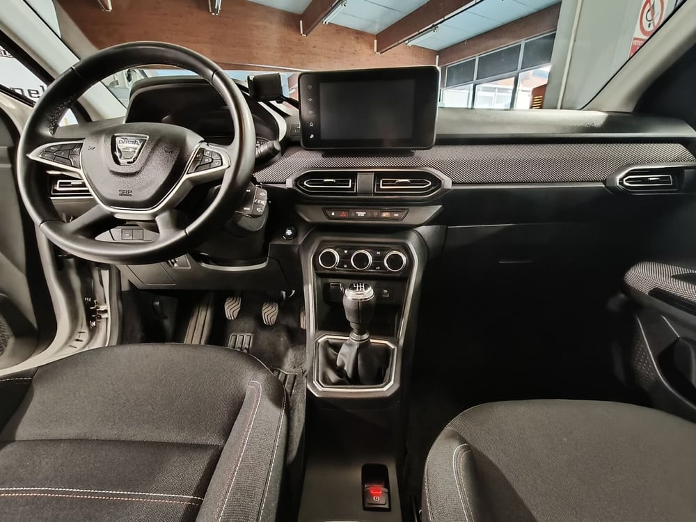 Dacia Jogger usata a Brescia (12)