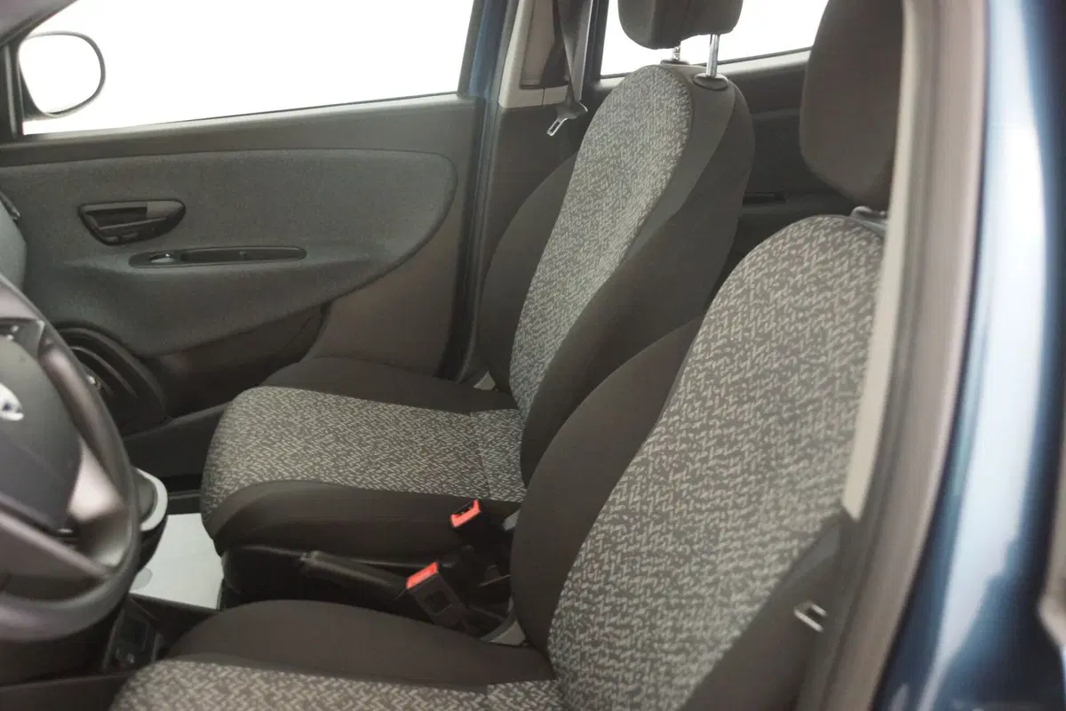 Lancia Ypsilon usata a Torino (8)