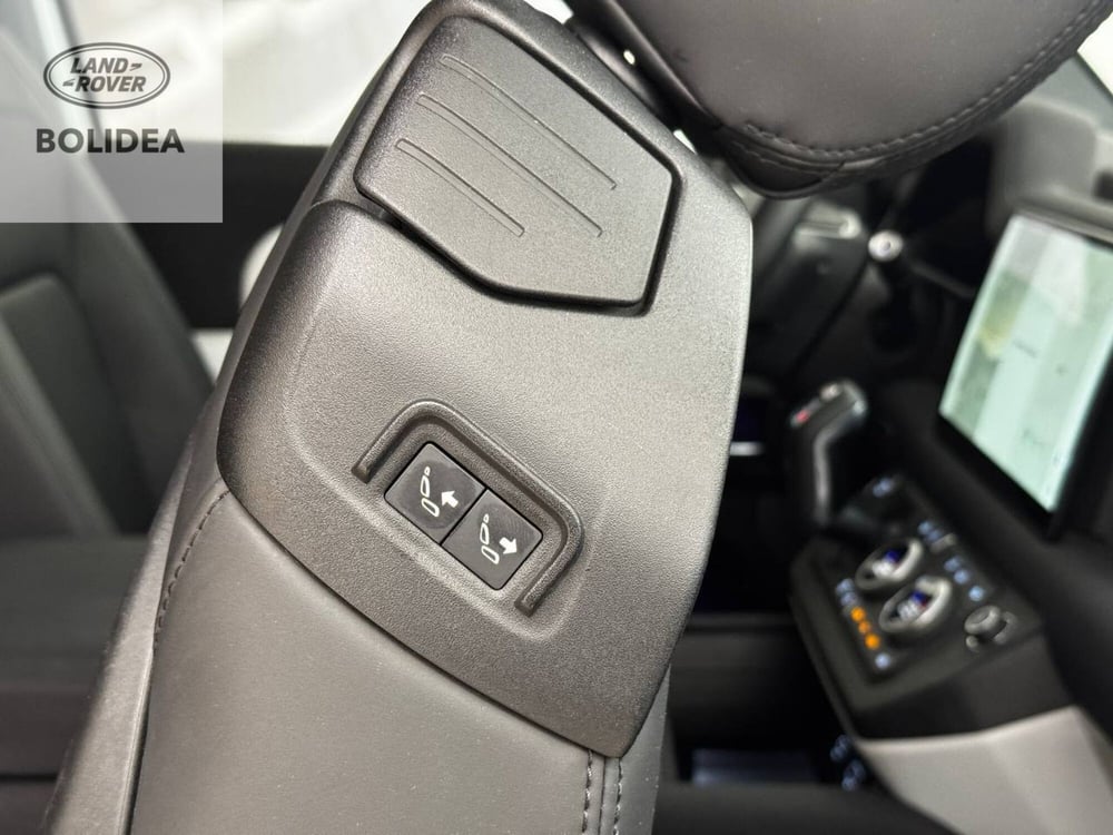 Land Rover Defender usata a Savona (20)