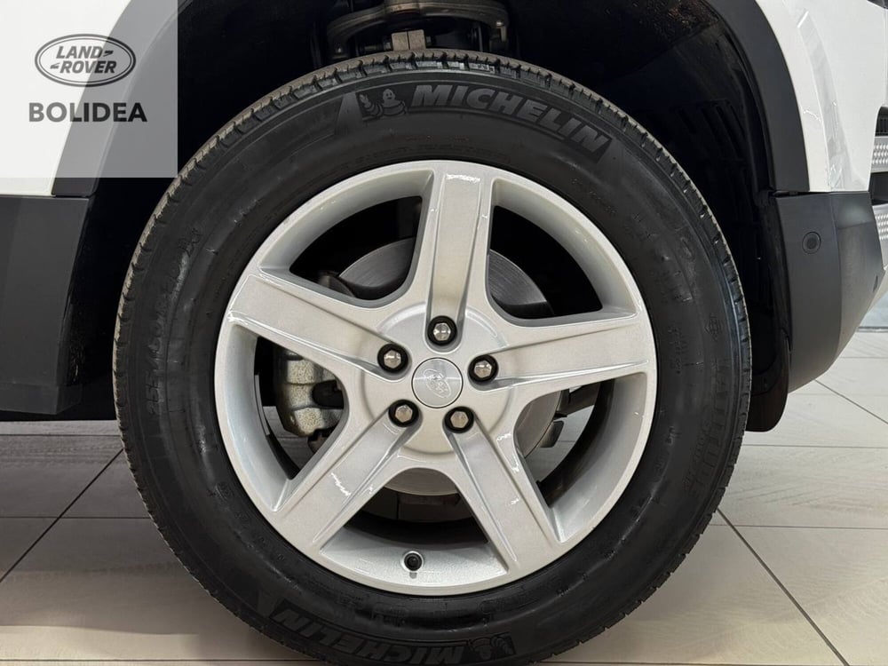 Land Rover Defender usata a Savona (9)