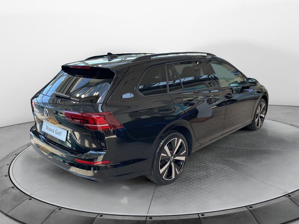 Volkswagen Golf Variant nuova a Varese (4)