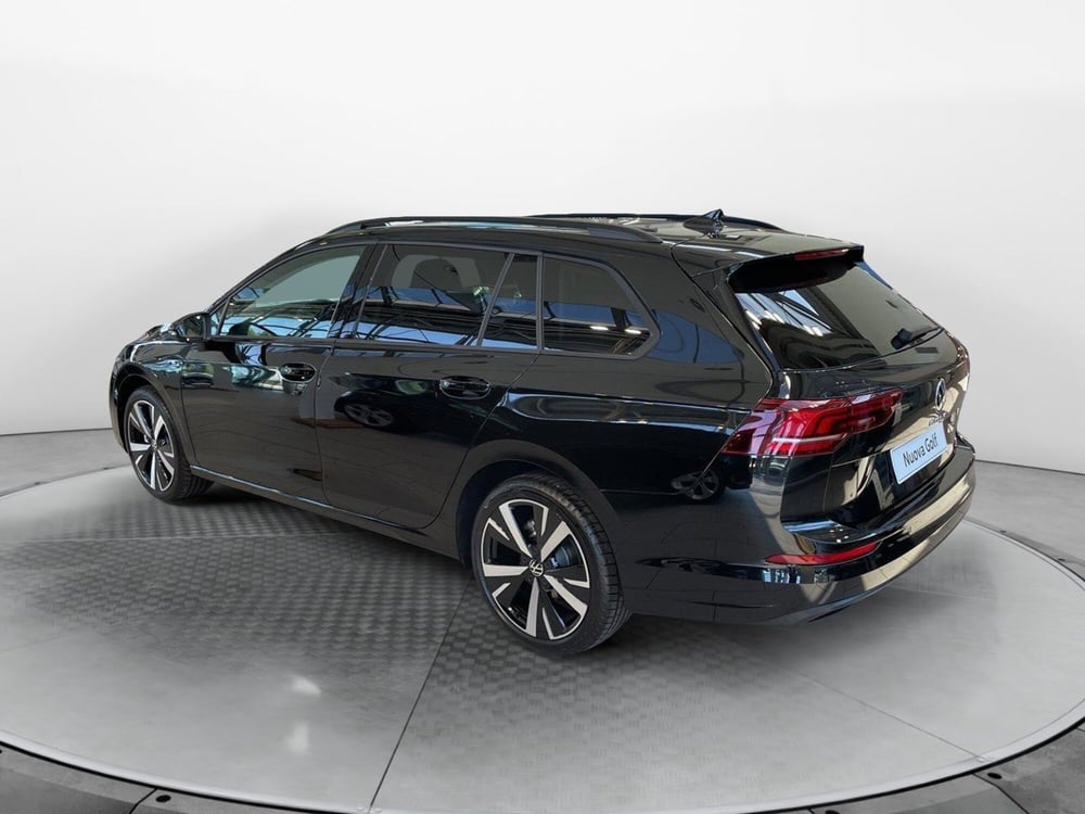 Volkswagen Golf Variant nuova a Varese (5)