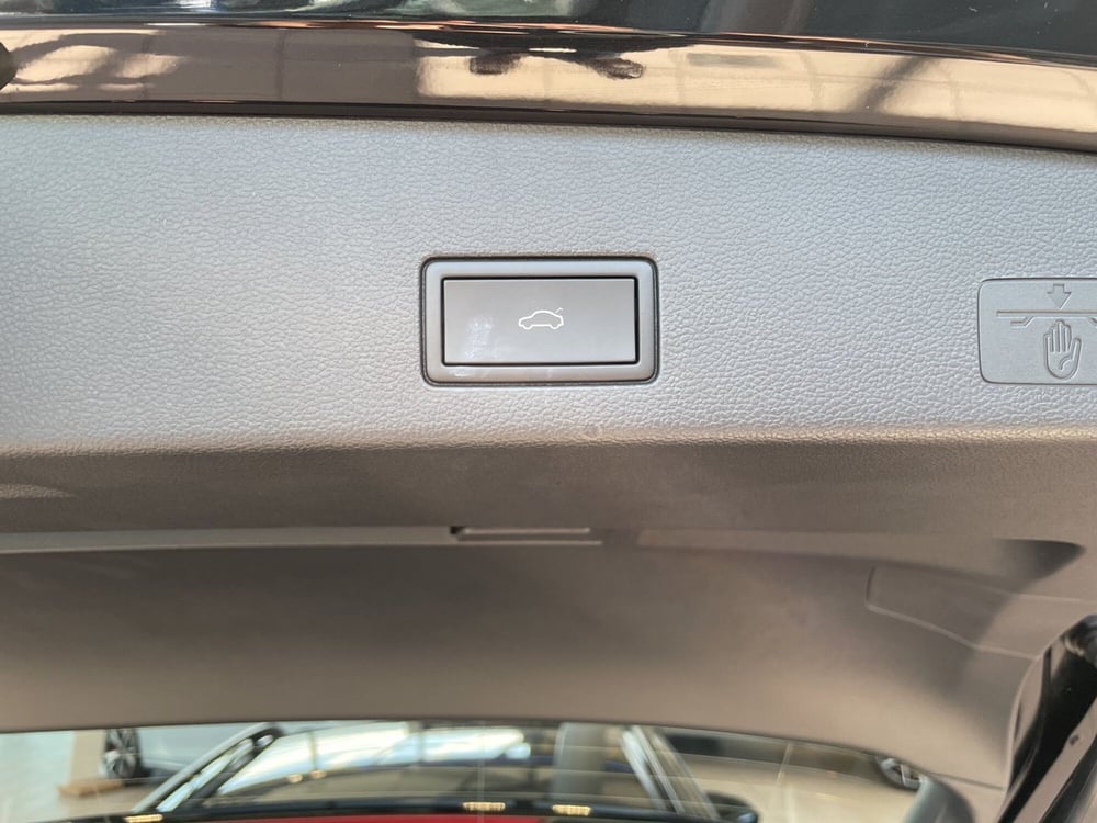Volkswagen Golf Variant nuova a Varese (8)
