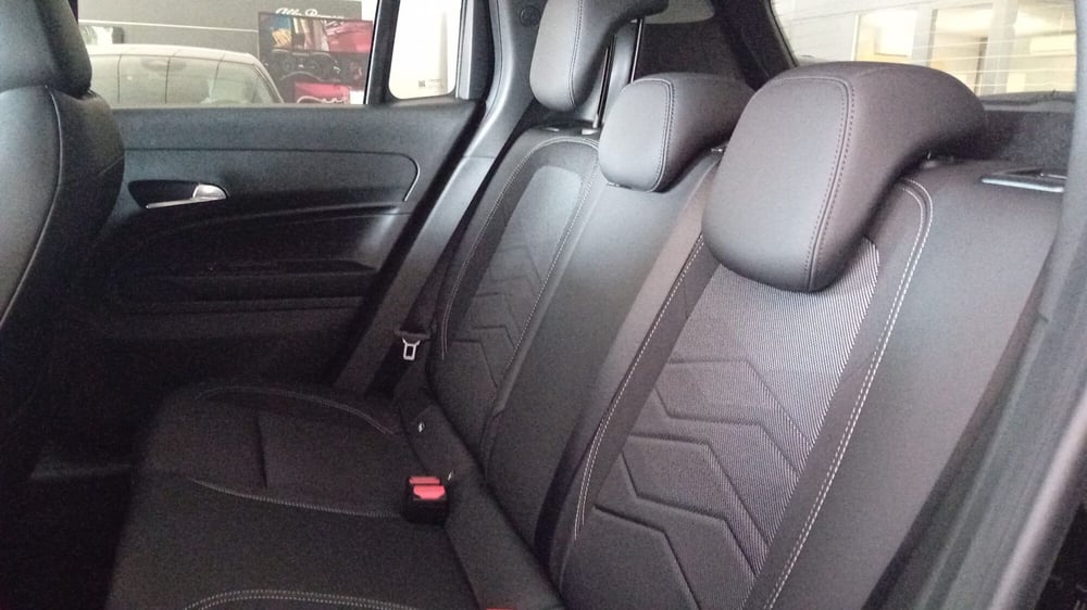 Jeep Avenger nuova a Benevento (12)