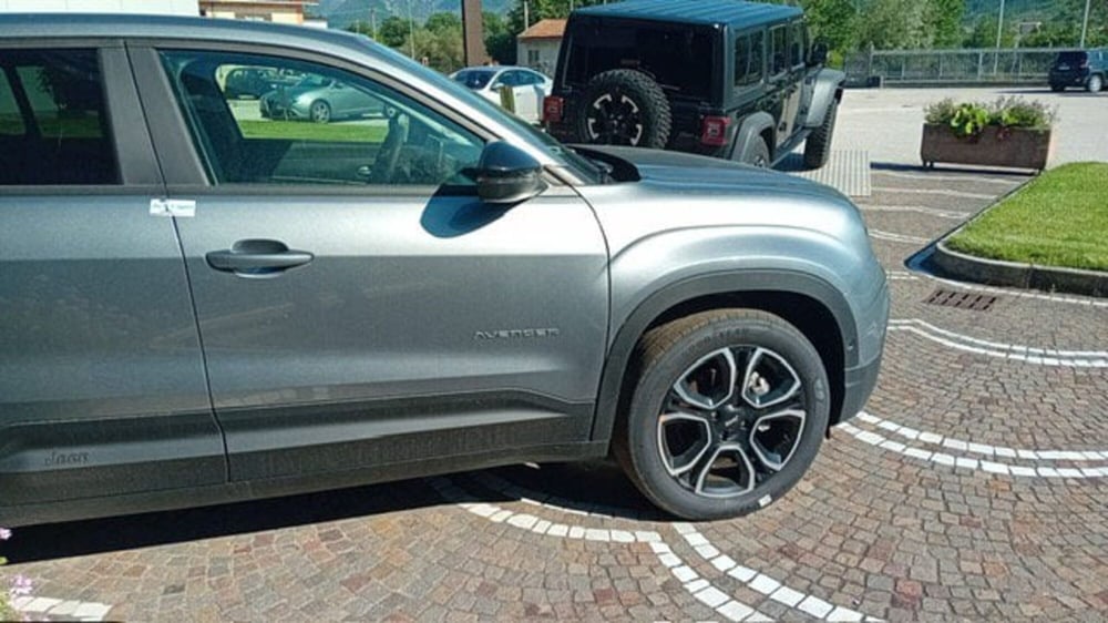 Jeep Avenger nuova a Benevento (7)