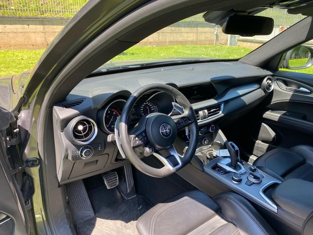 Alfa Romeo Stelvio usata a Salerno (8)
