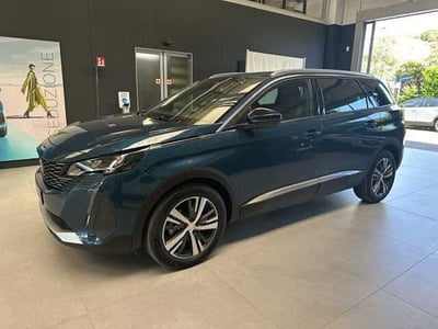 Peugeot 5008 1.2 hybrid 48V Allure Pack 136cv e-dcs 6 del 2024 usata a Faenza