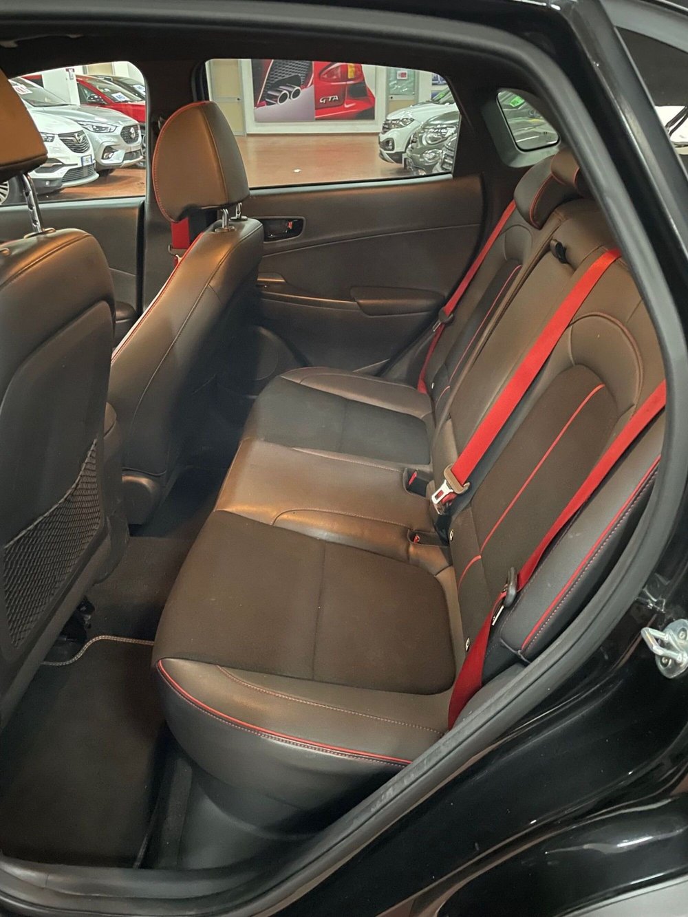 Hyundai Kona usata a Lucca (12)