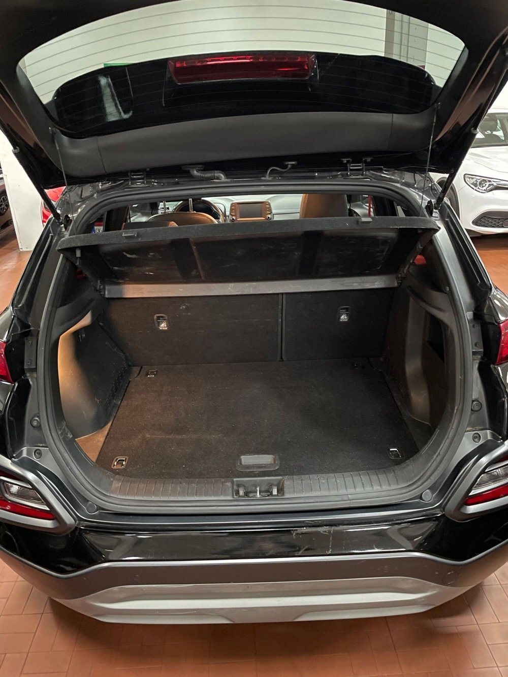 Hyundai Kona usata a Lucca (8)