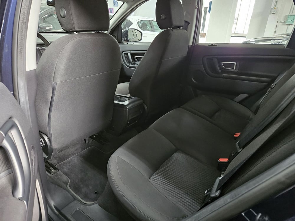 Land Rover Discovery Sport usata a Lucca (13)