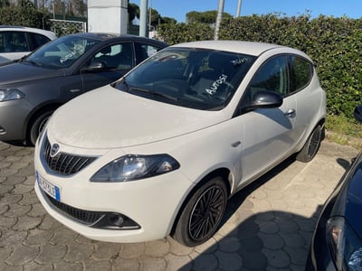 Lancia Ypsilon 1.0 FireFly 5 porte S&amp;S Hybrid Gold Plus del 2023 usata a Altopascio