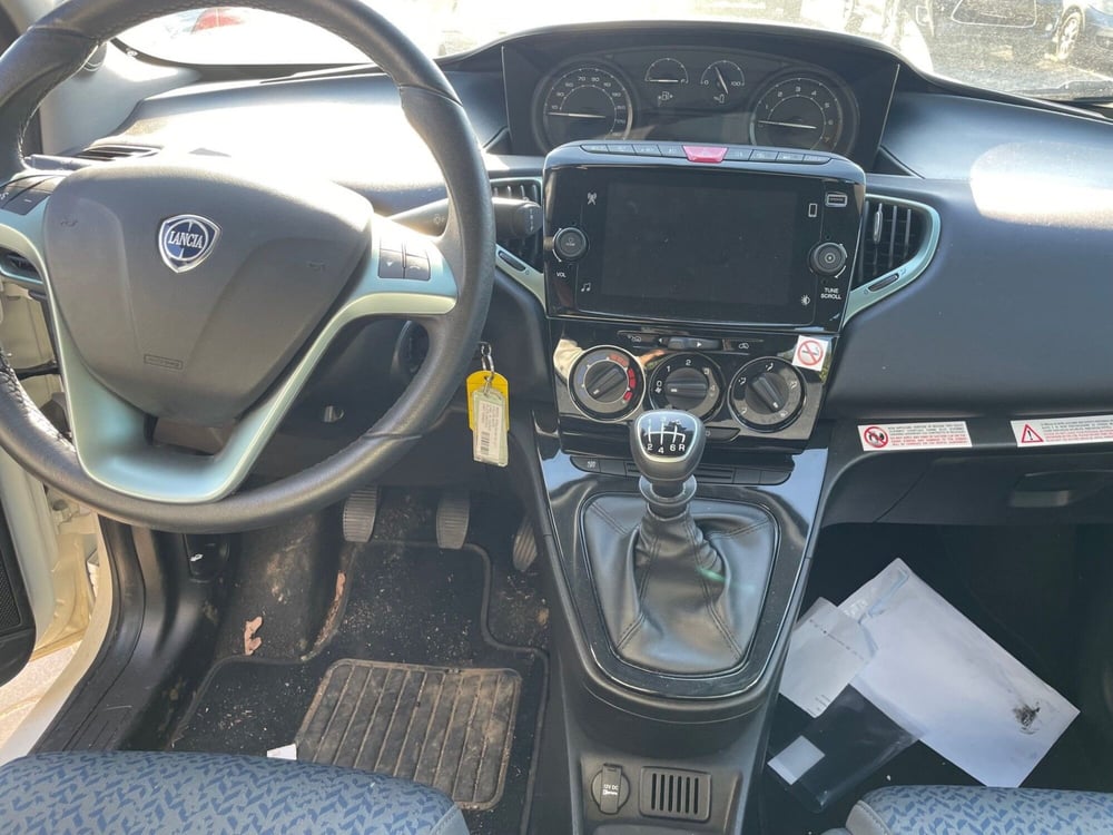 Lancia Ypsilon usata a Lucca (10)