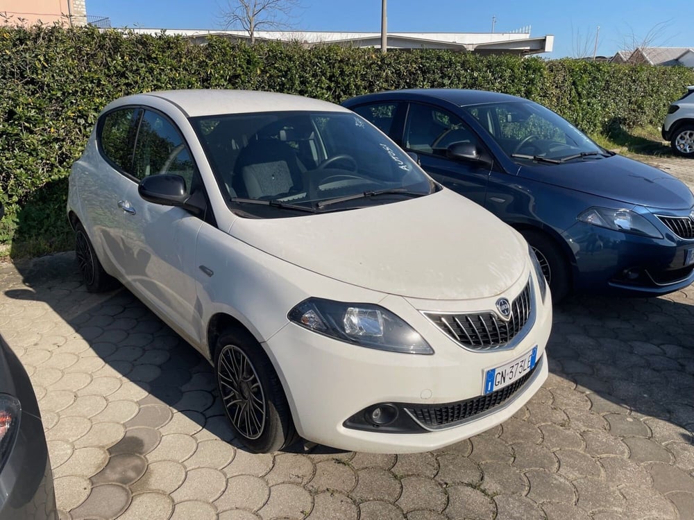 Lancia Ypsilon usata a Lucca (3)