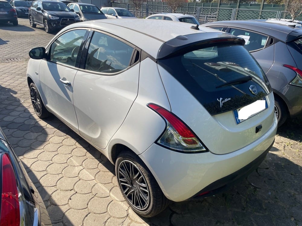 Lancia Ypsilon usata a Lucca (5)