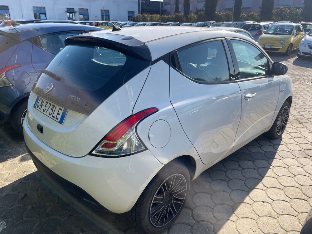 Lancia Ypsilon usata a Lucca (6)