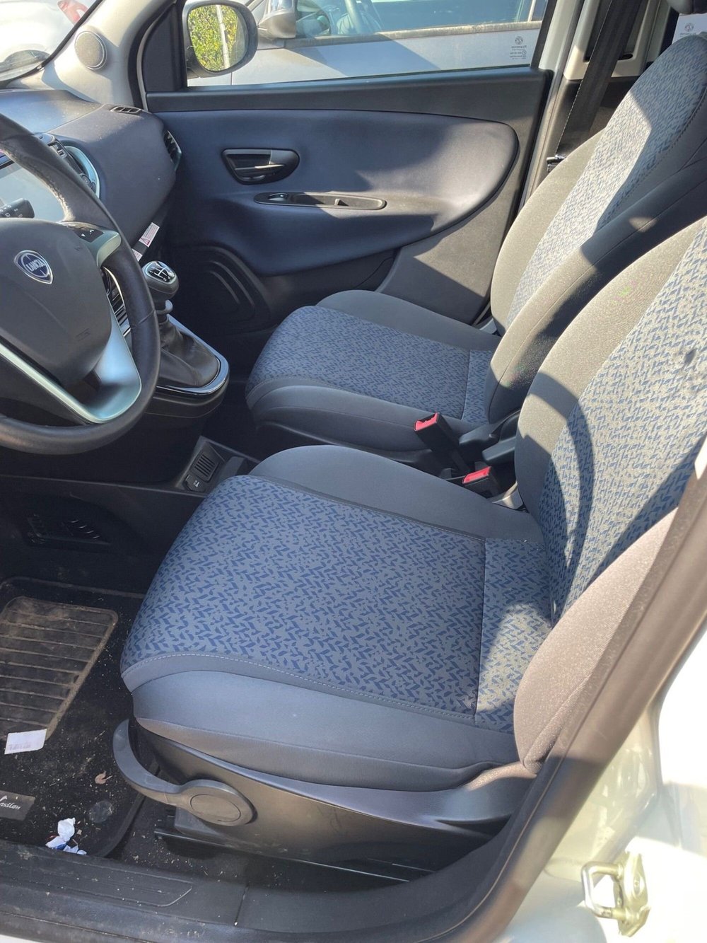 Lancia Ypsilon usata a Lucca (8)