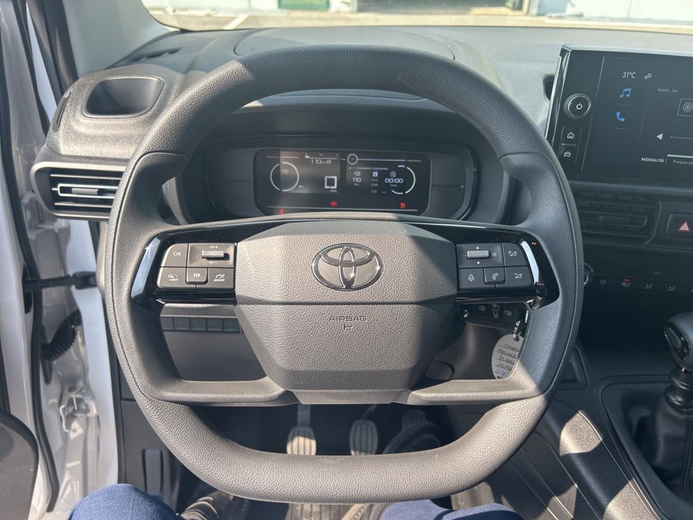 Toyota Proace City nuova a Bergamo (12)